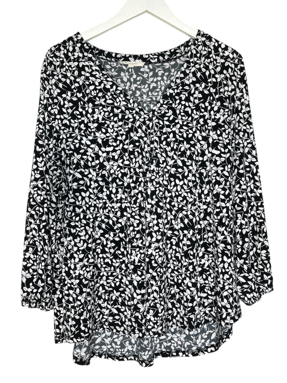 Two by Vince Camuto Black Floral Whimsigoth V-Neck Blouse XXL / 2X